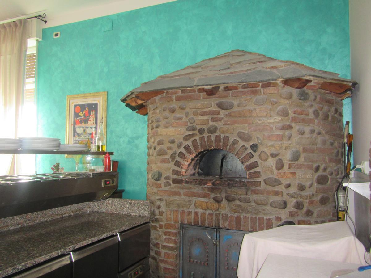 Lo Scoglio Hotell Castelnuovo del Garda Exteriör bild