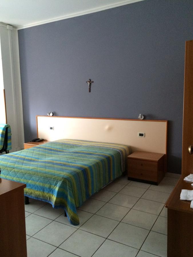 Lo Scoglio Hotell Castelnuovo del Garda Exteriör bild