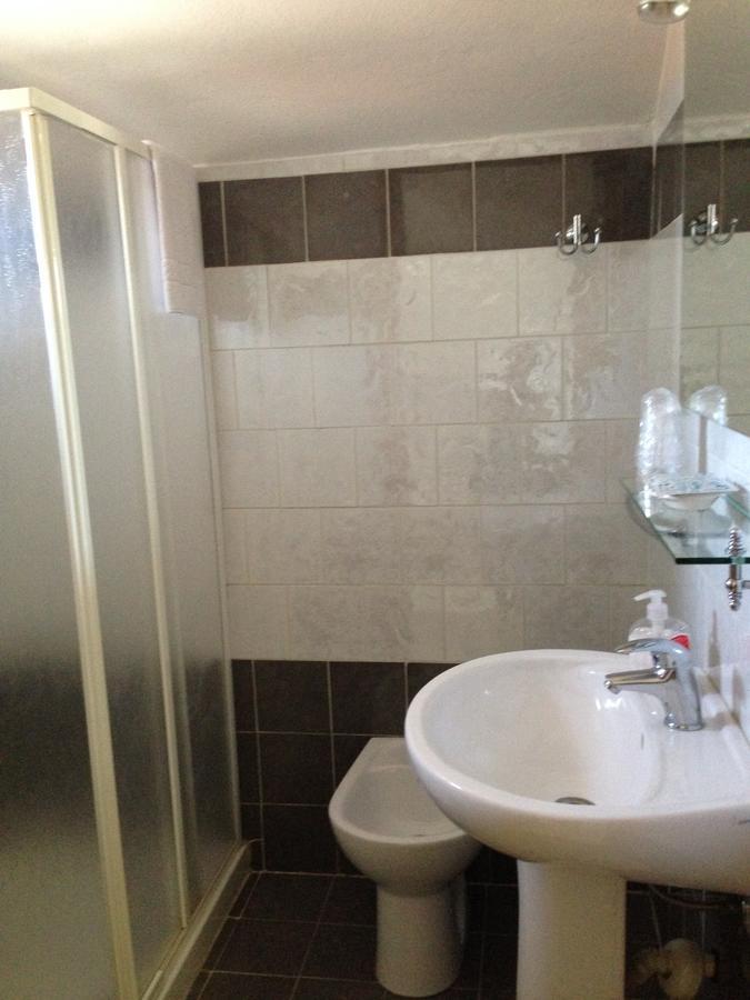 Lo Scoglio Hotell Castelnuovo del Garda Exteriör bild