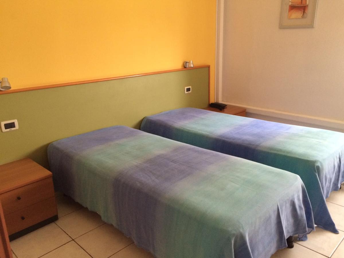 Lo Scoglio Hotell Castelnuovo del Garda Exteriör bild