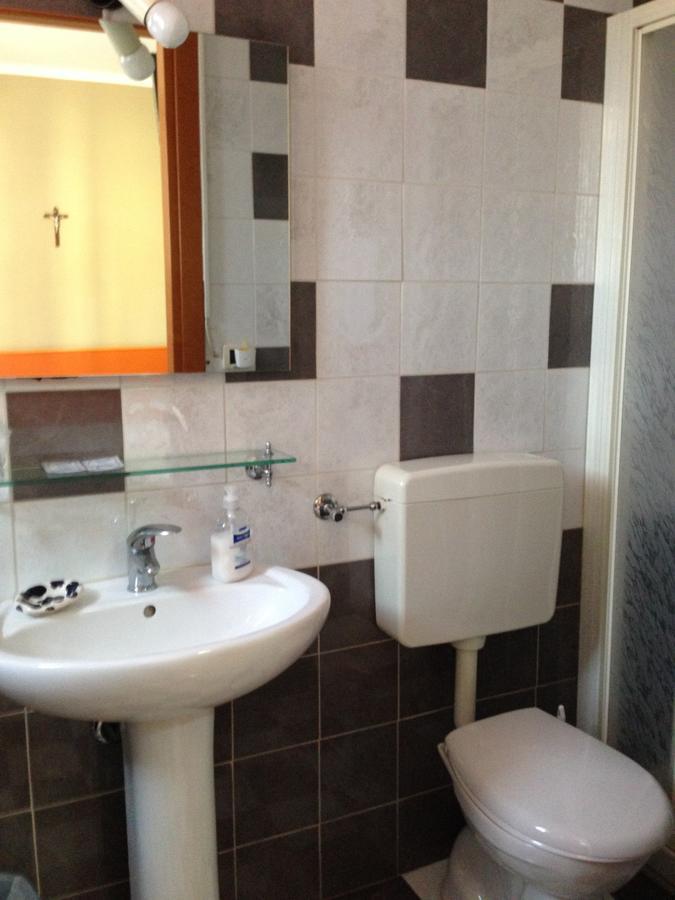Lo Scoglio Hotell Castelnuovo del Garda Exteriör bild