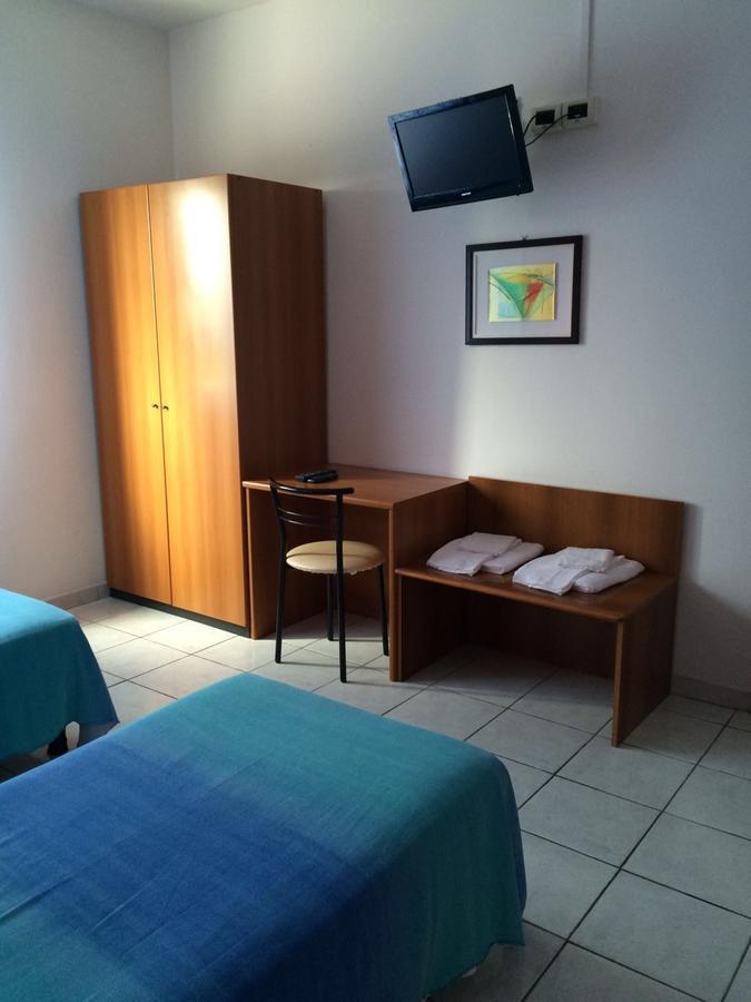 Lo Scoglio Hotell Castelnuovo del Garda Exteriör bild