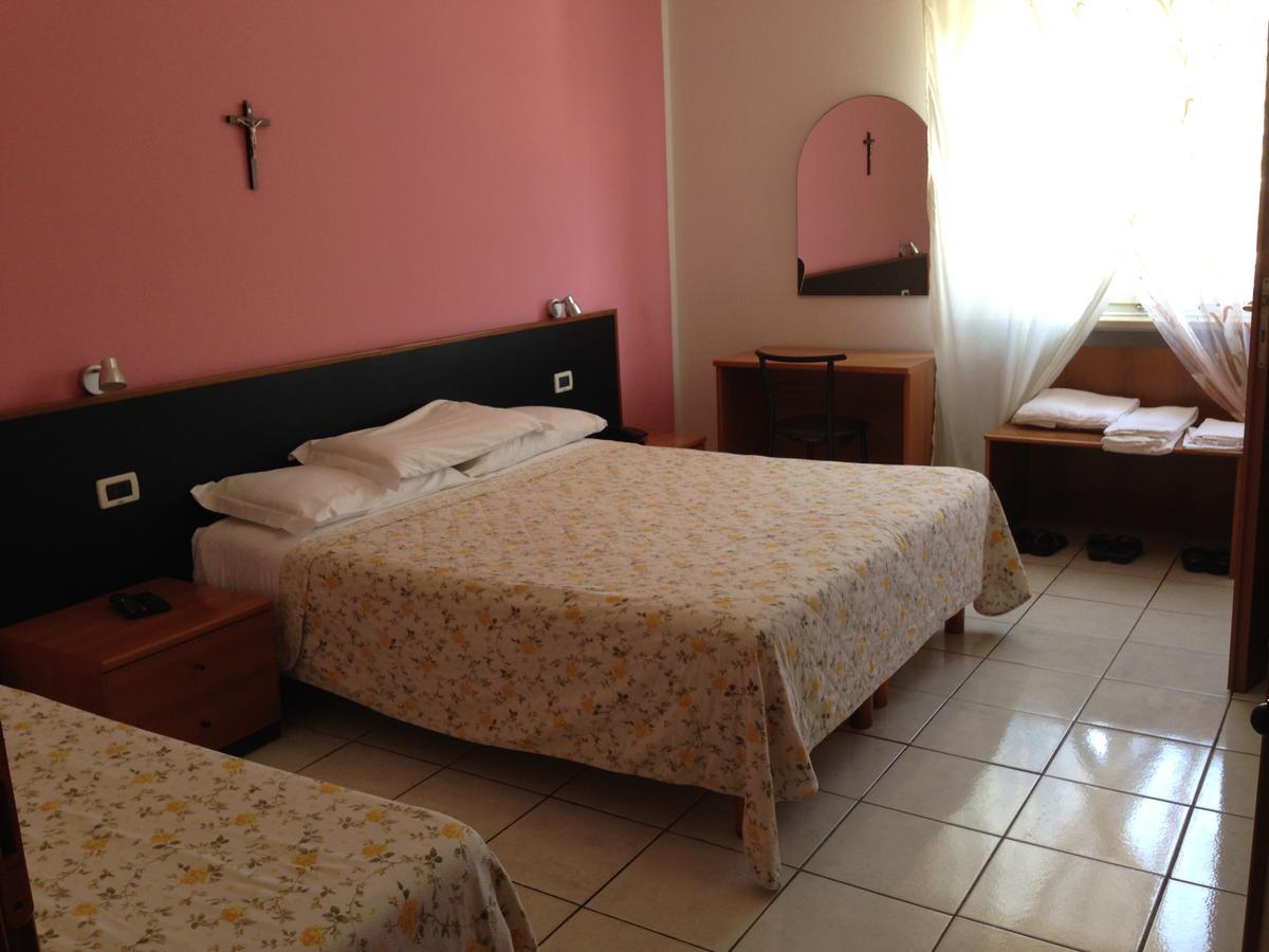 Lo Scoglio Hotell Castelnuovo del Garda Exteriör bild