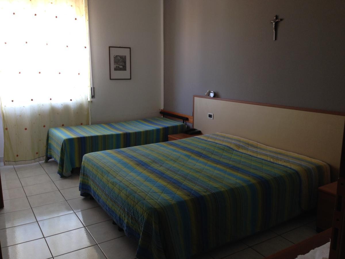 Lo Scoglio Hotell Castelnuovo del Garda Exteriör bild