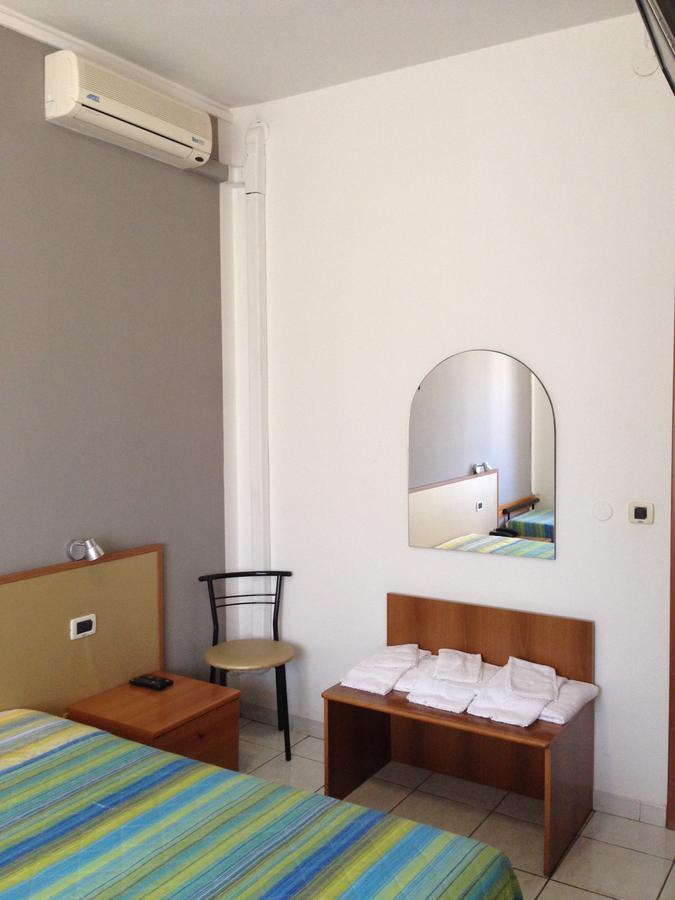 Lo Scoglio Hotell Castelnuovo del Garda Exteriör bild